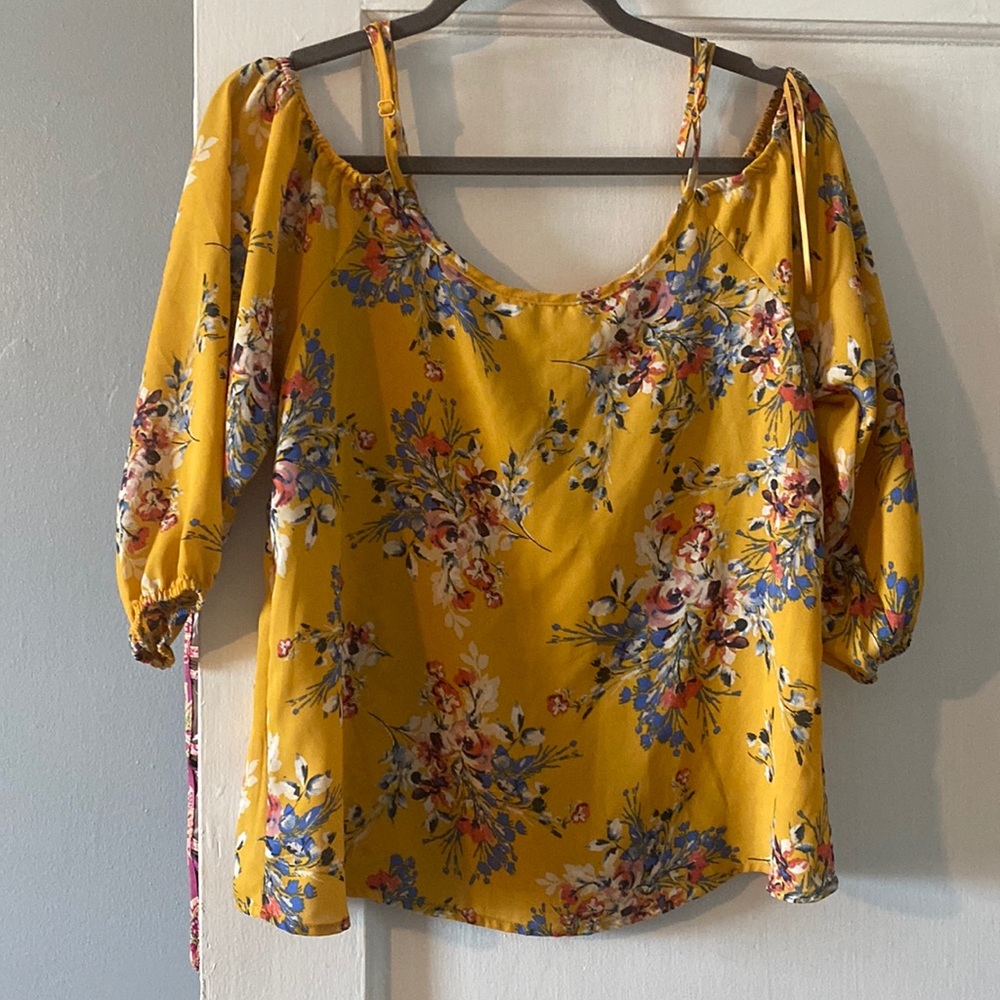 Size small lily white yellow flower cold shoulder top